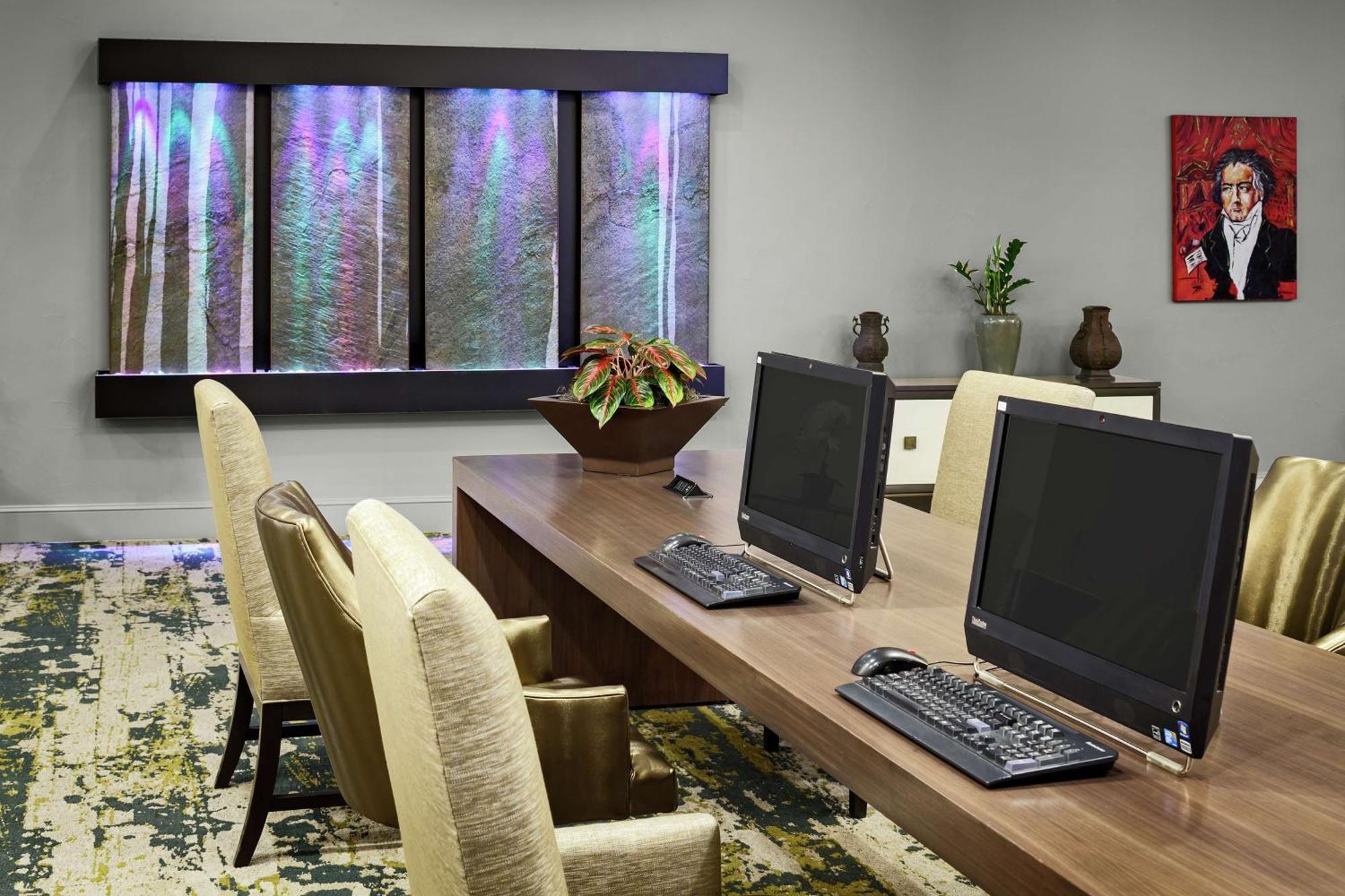 Hotel Doubletree By Hilton Downtown 4*